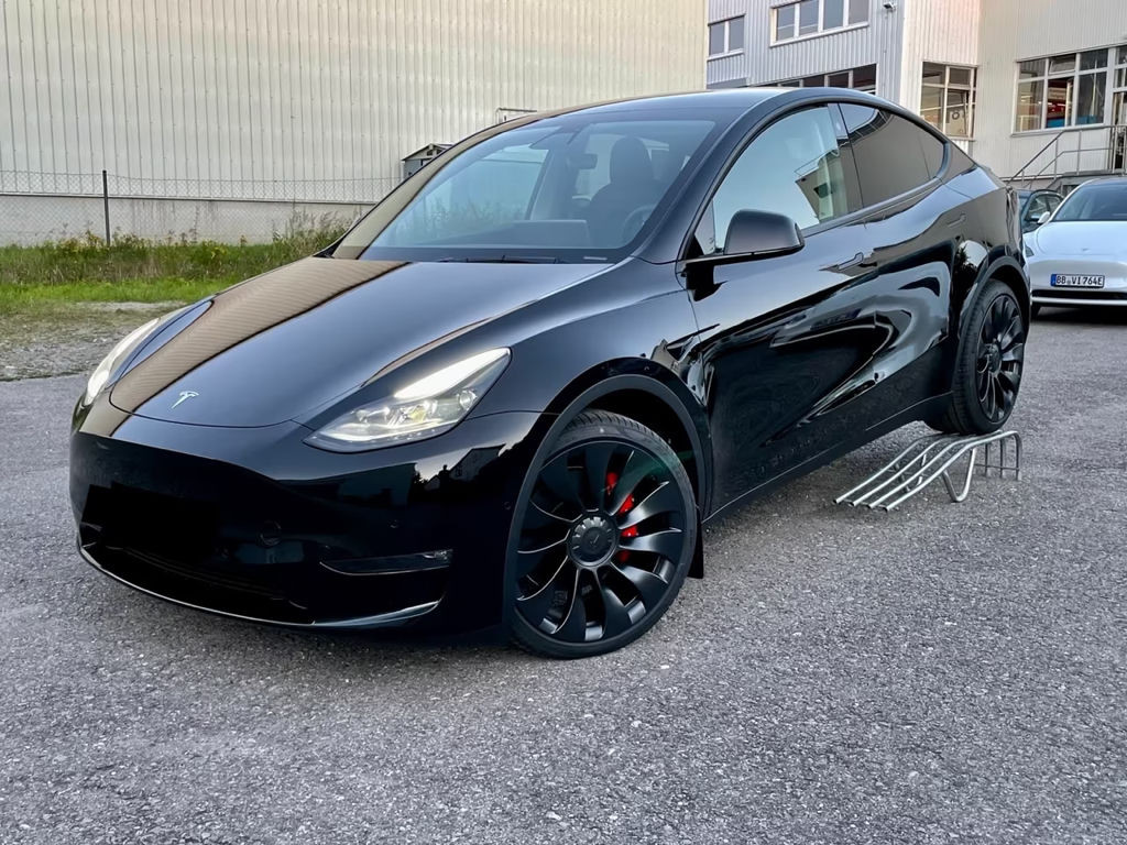 Tesla Model Y Performance Dual Motor AWD