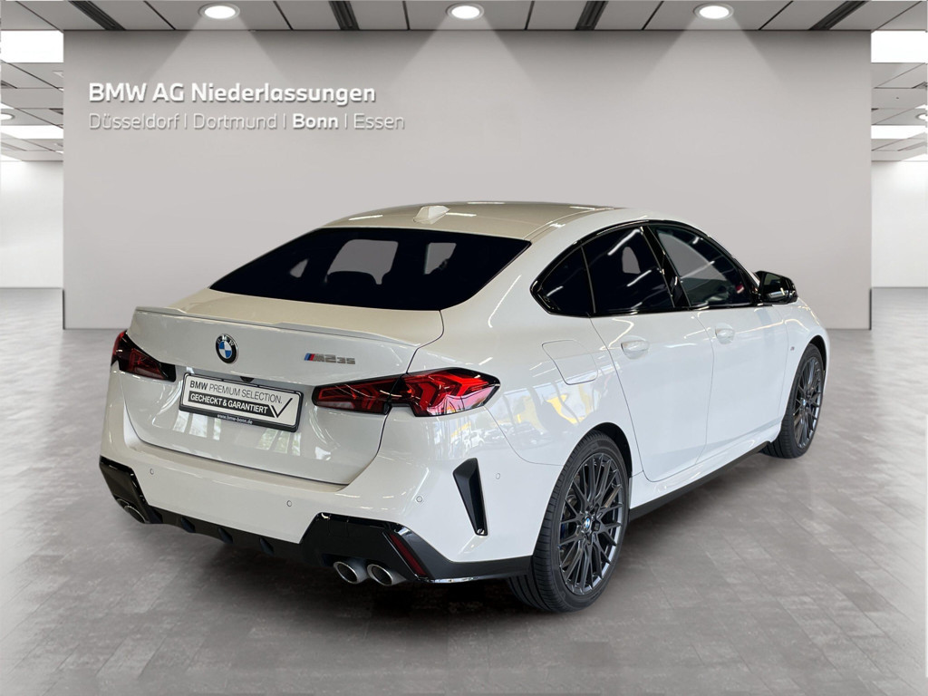 BMW M235