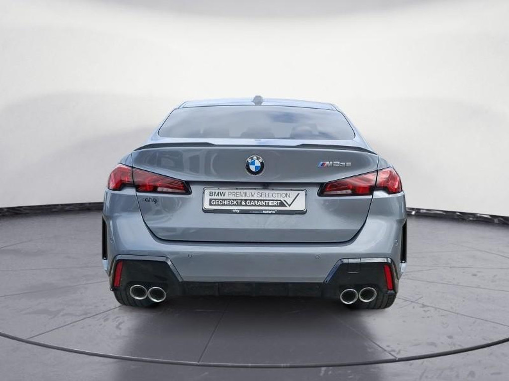 BMW M235