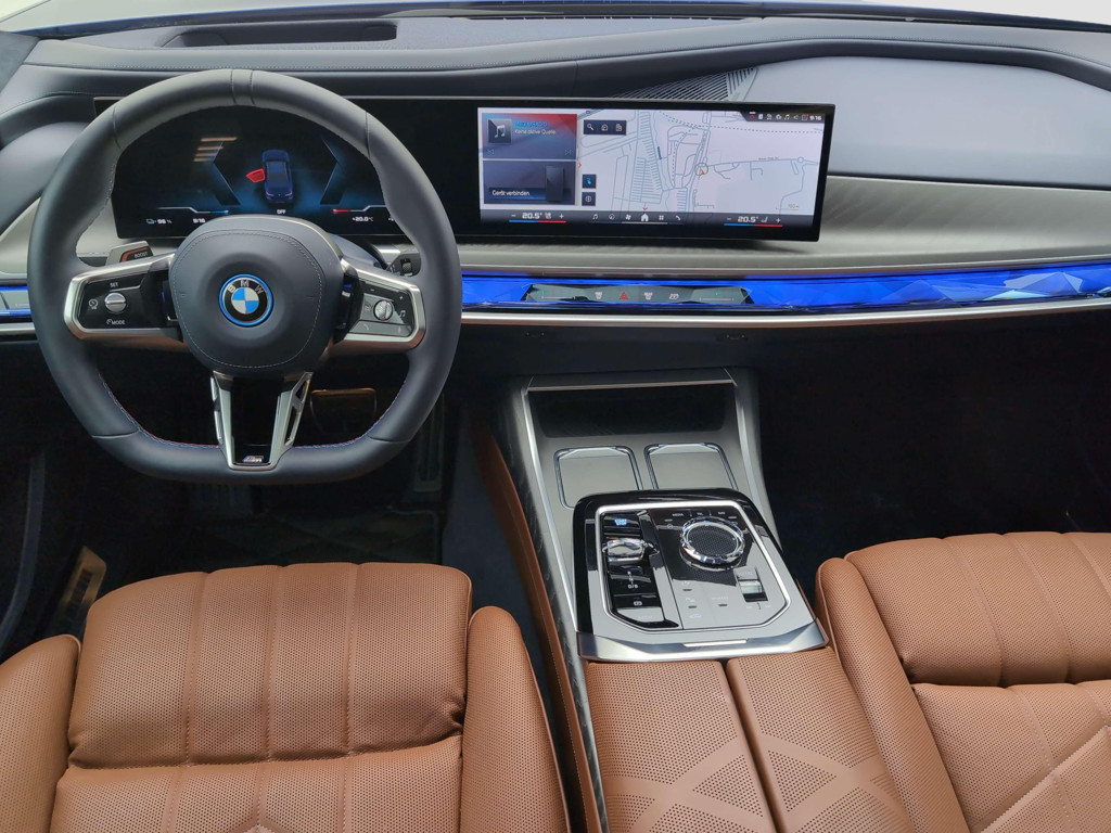 BMW i7