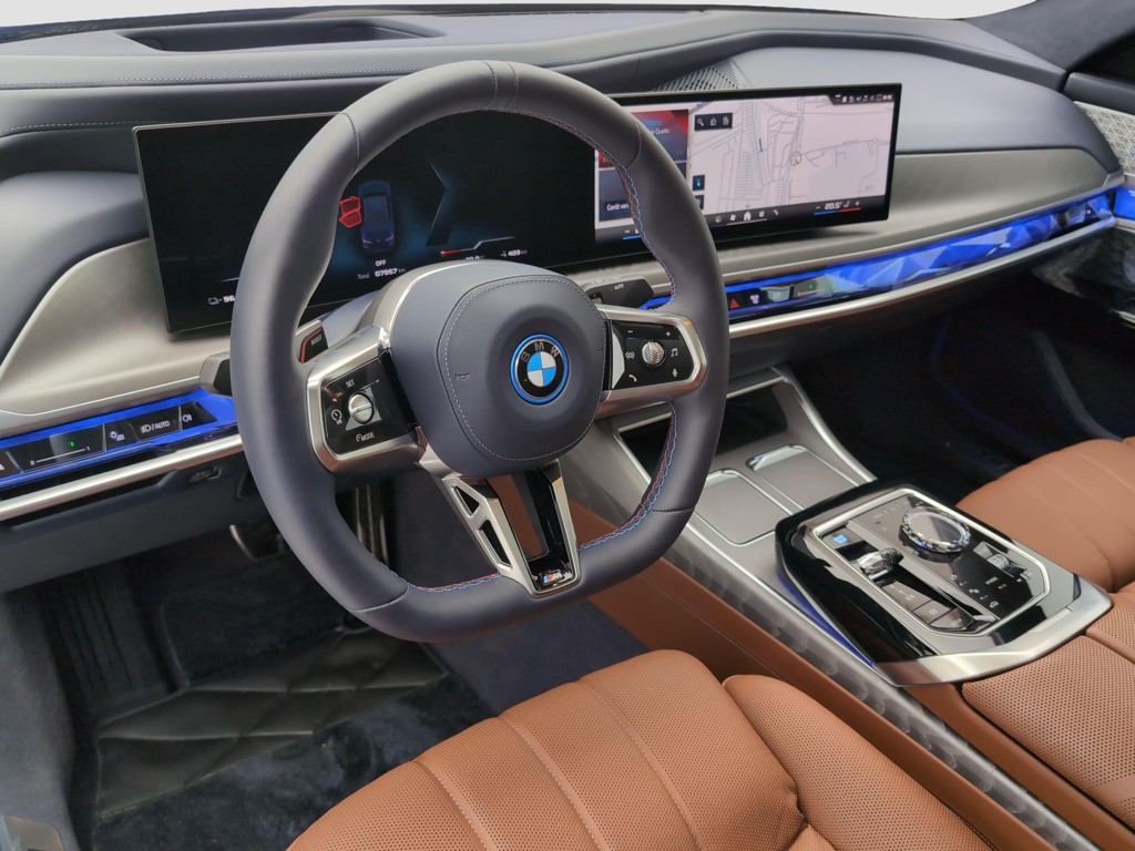 BMW i7