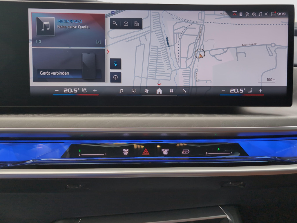 BMW i7