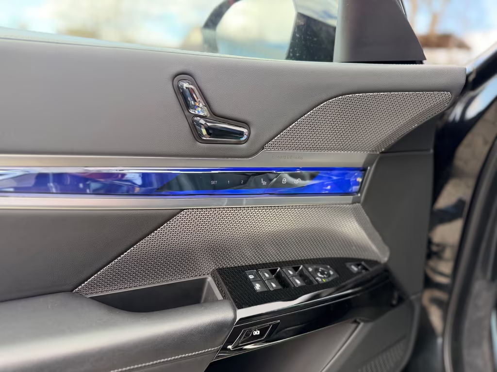 BMW i7