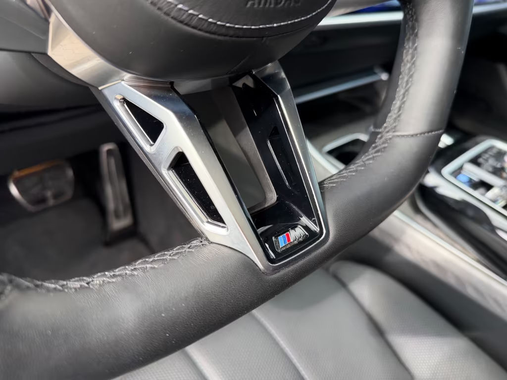 BMW i7