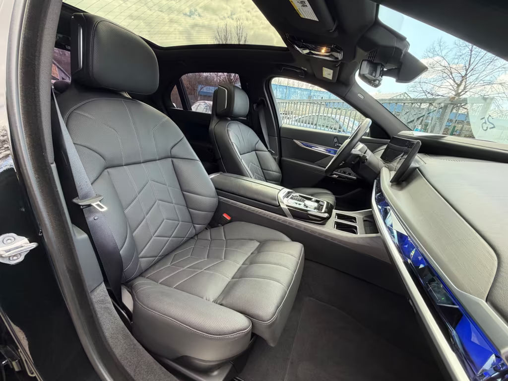 BMW i7