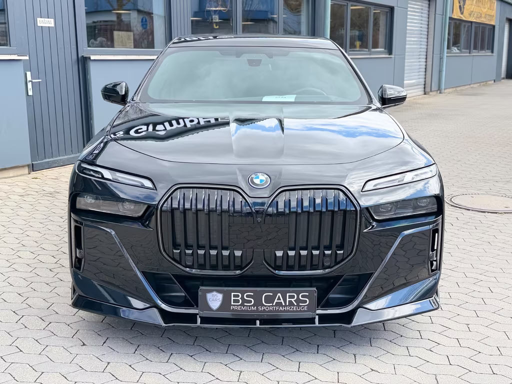BMW i7