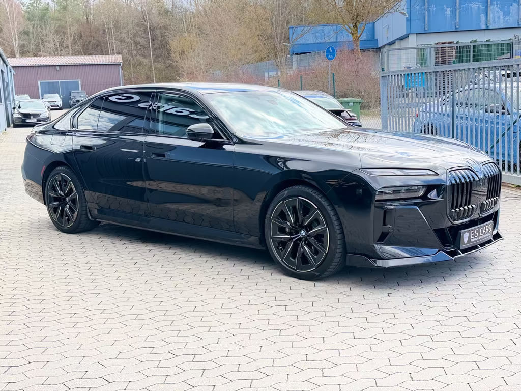 BMW i7