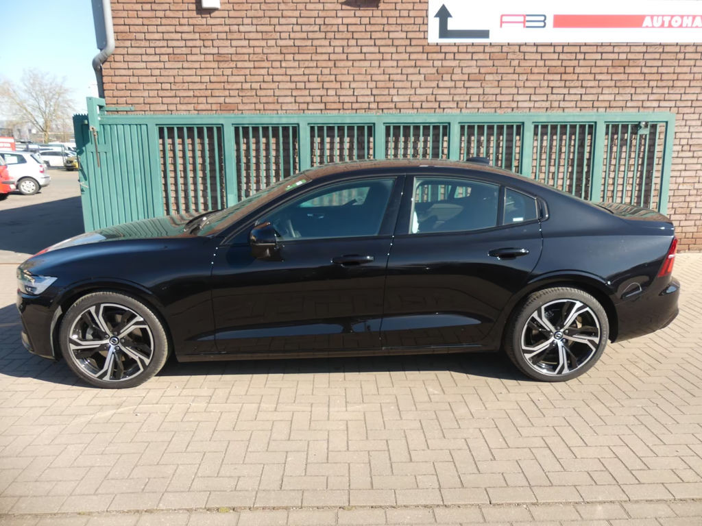 Volvo S60 Plus Dark