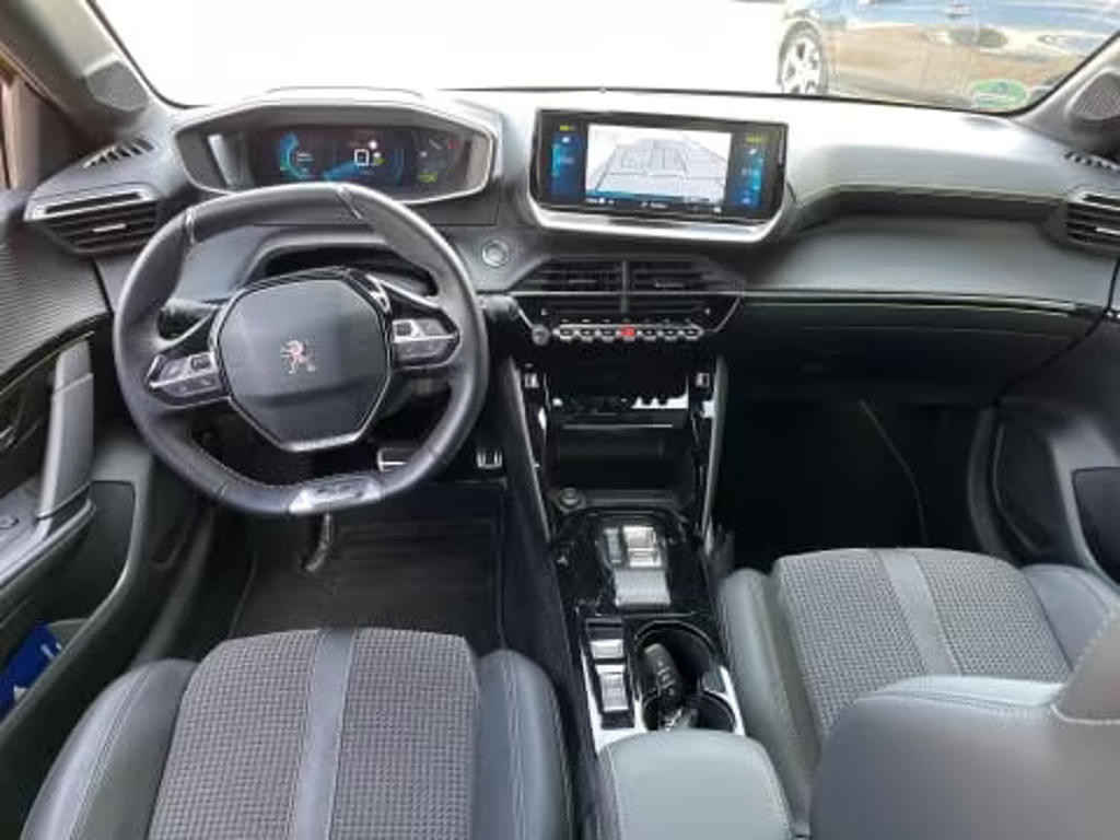 Peugeot e-208