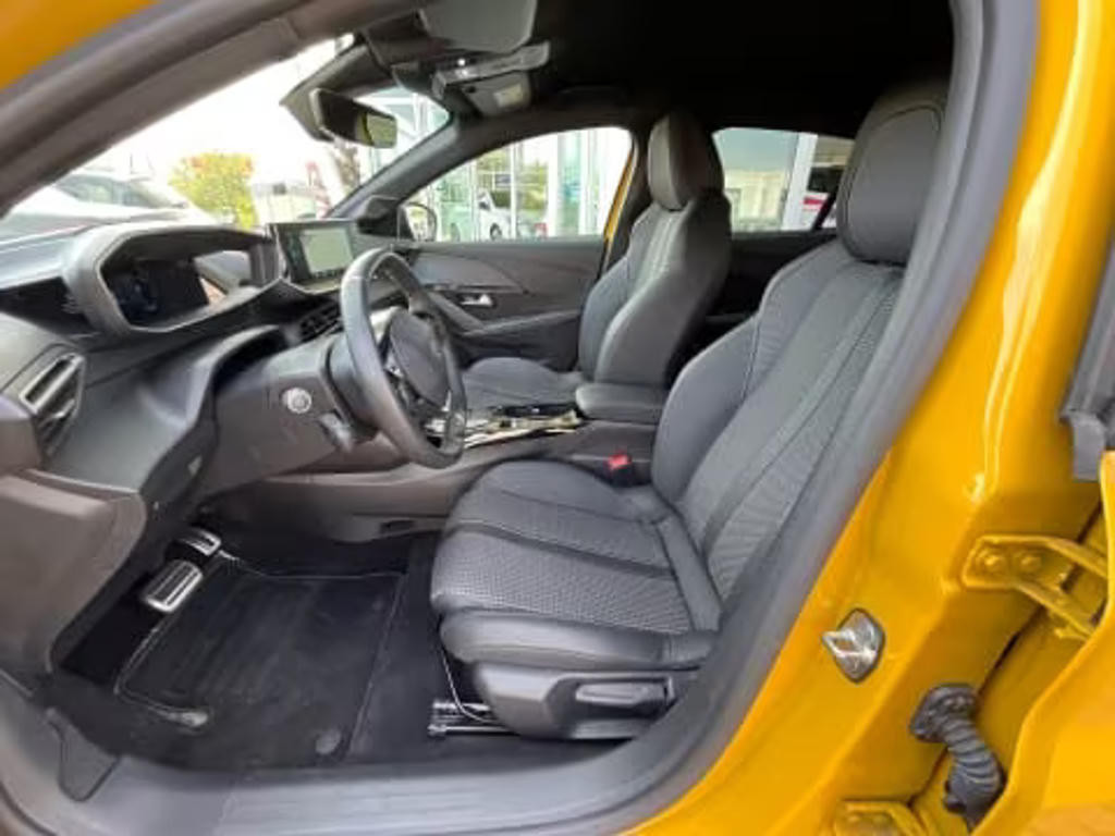 Peugeot e-208
