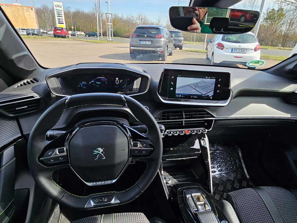 Peugeot e-208