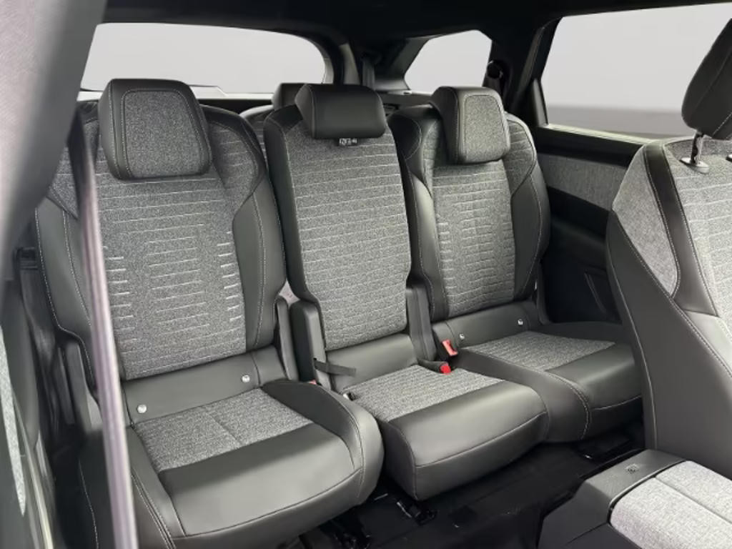 Peugeot E-5008
