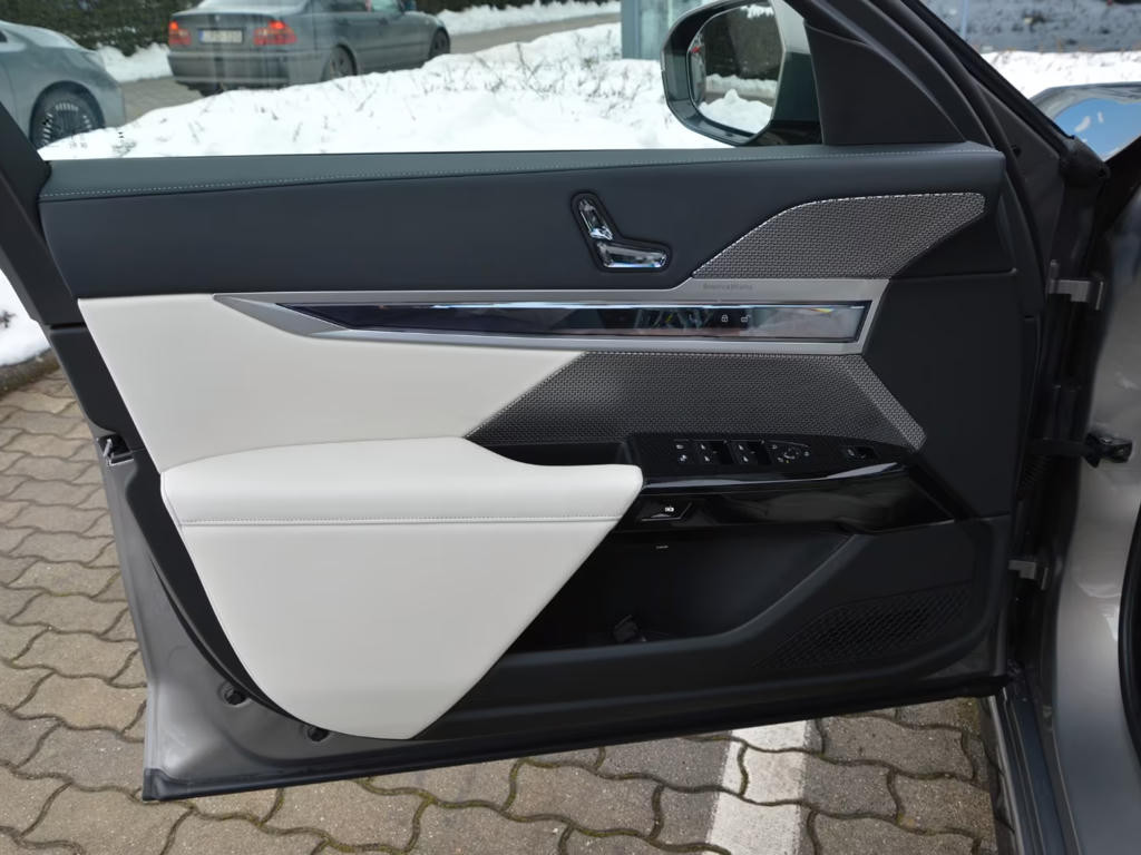 BMW i7