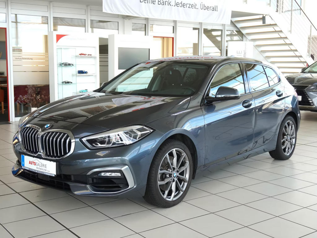 BMW 1 Serie 120 Luxury Line M-Sport Sedan 120i