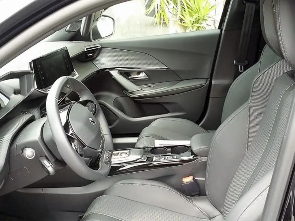 Peugeot e-2008