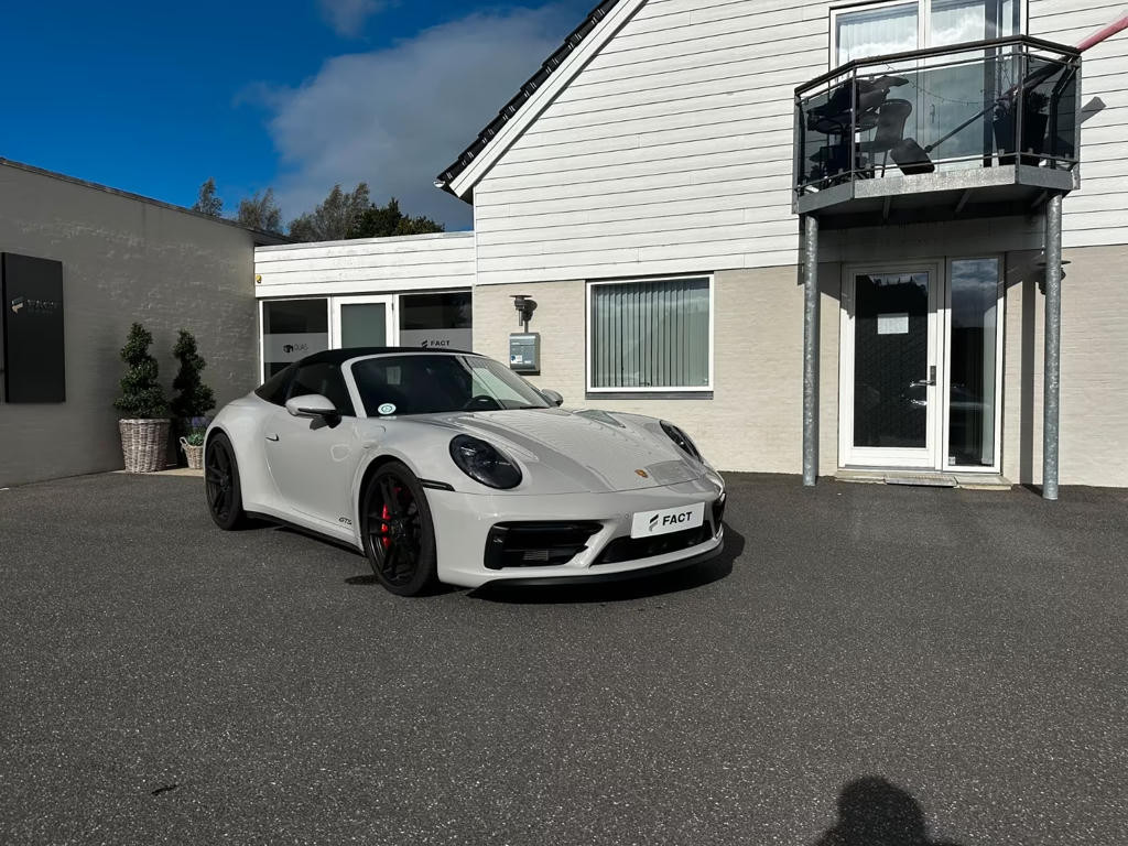 Porsche 911 GTS 4 992 Cabriolet Targa
