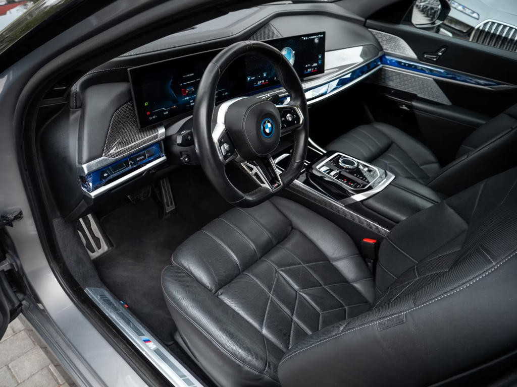 BMW i7