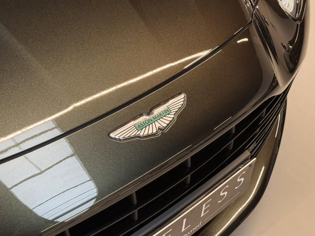 Aston Martin DB12