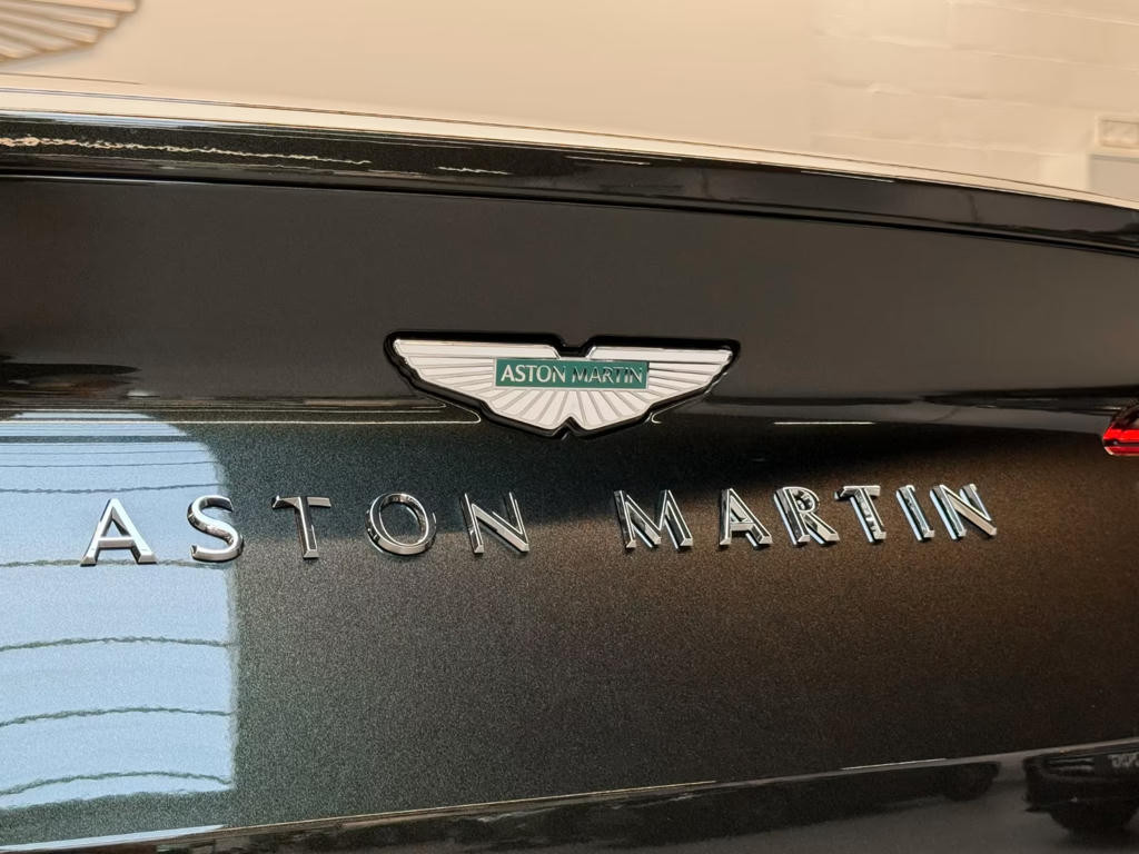Aston Martin DB12