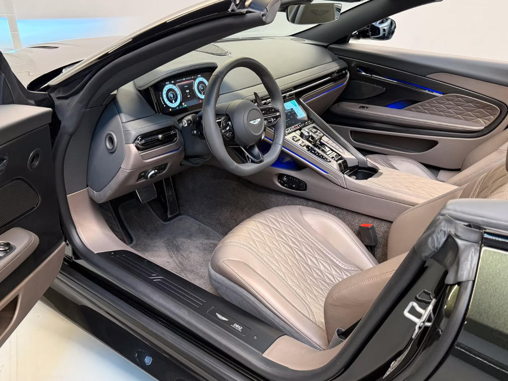 Aston Martin DB12