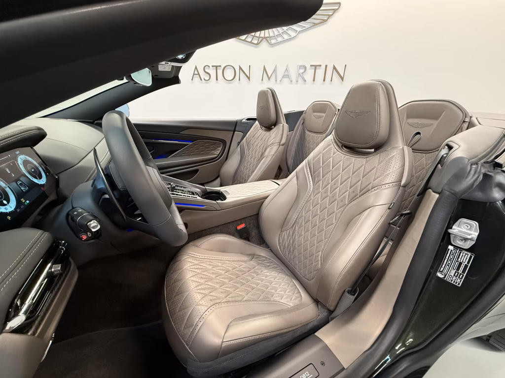 Aston Martin DB12