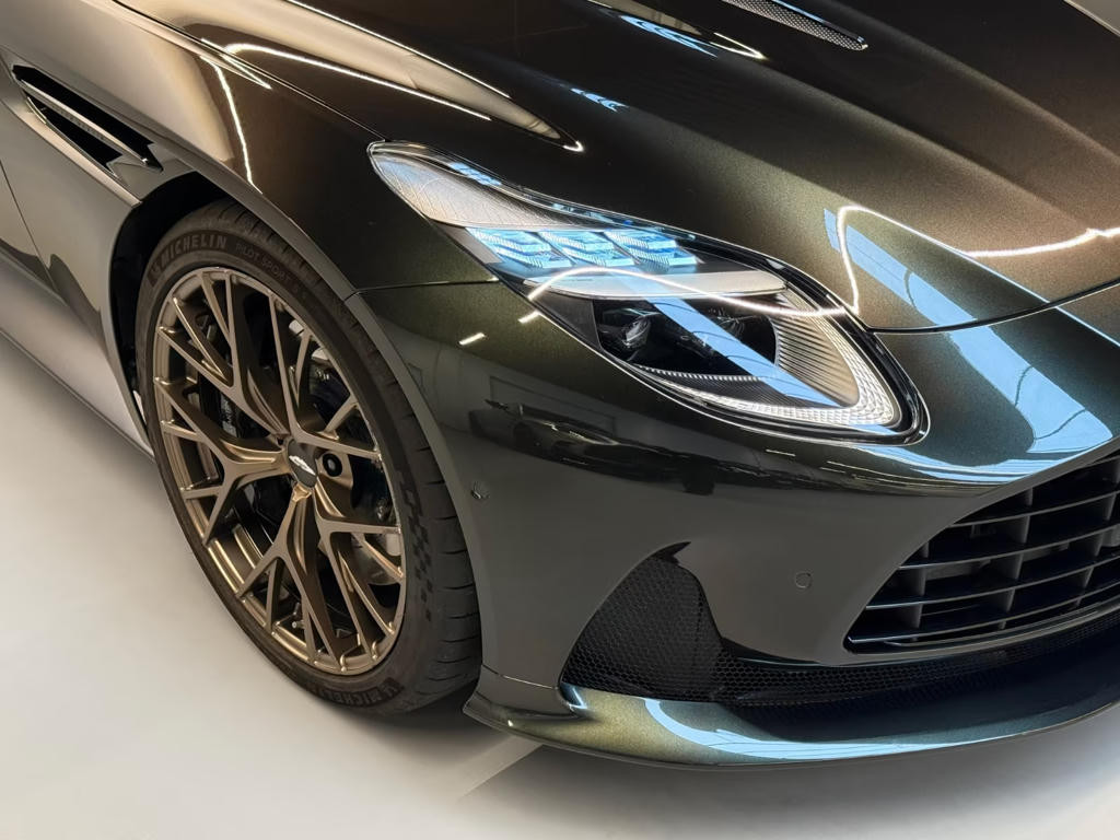 Aston Martin DB12