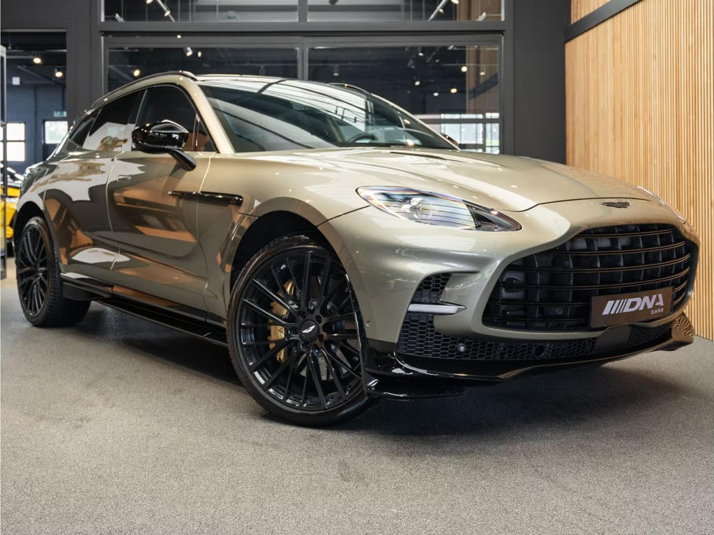 Aston Martin DBX V8