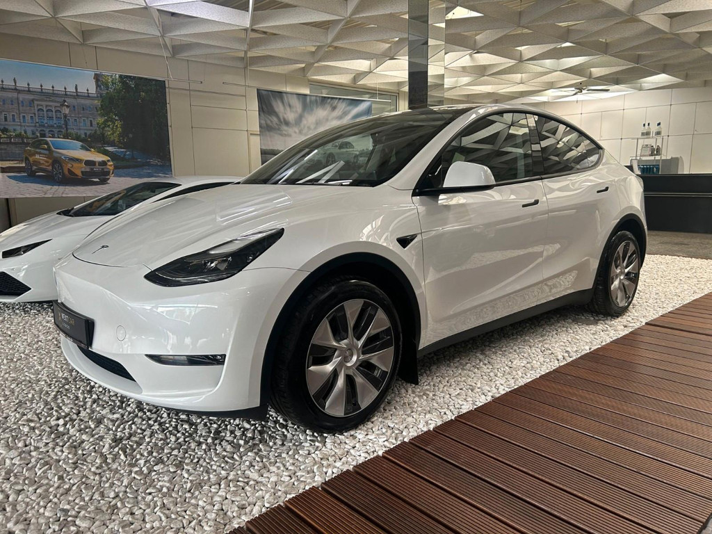 Tesla Model Y Long Range Dual Motor AWD