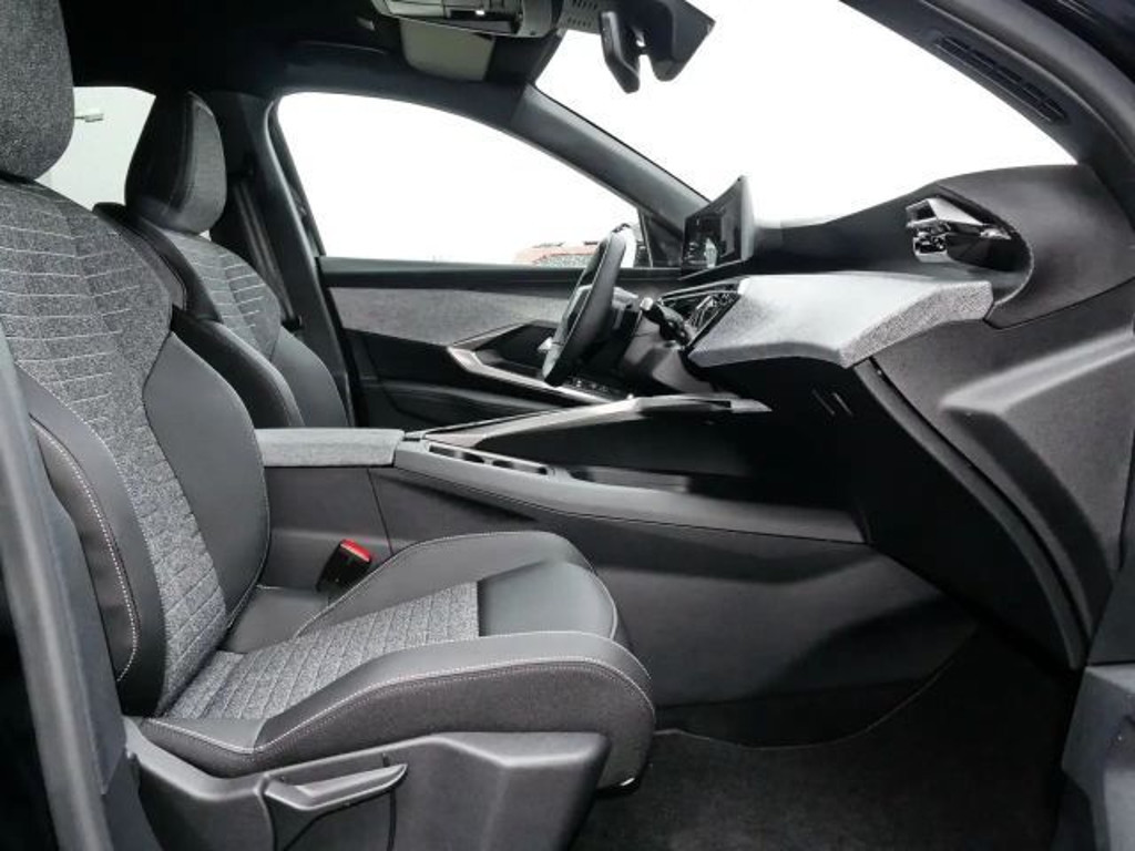 Peugeot E-3008