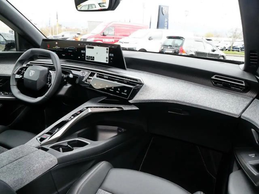 Peugeot E-3008