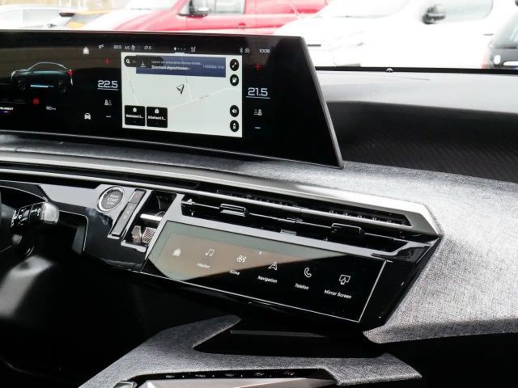 Peugeot E-3008
