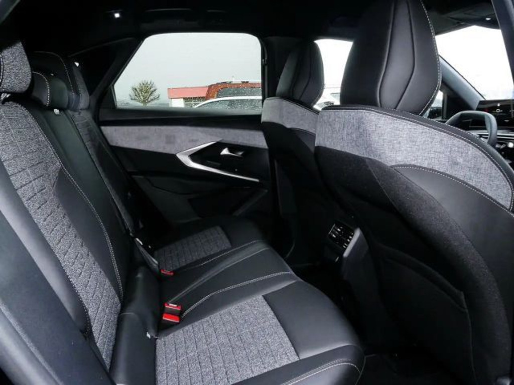 Peugeot E-3008