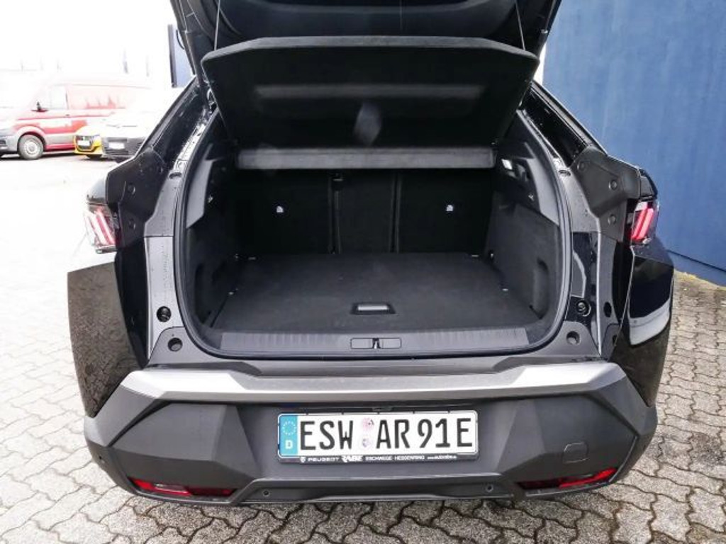 Peugeot E-3008