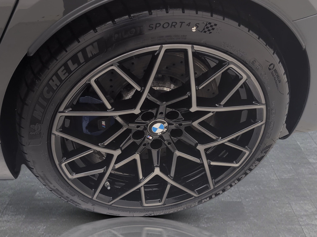 BMW M8