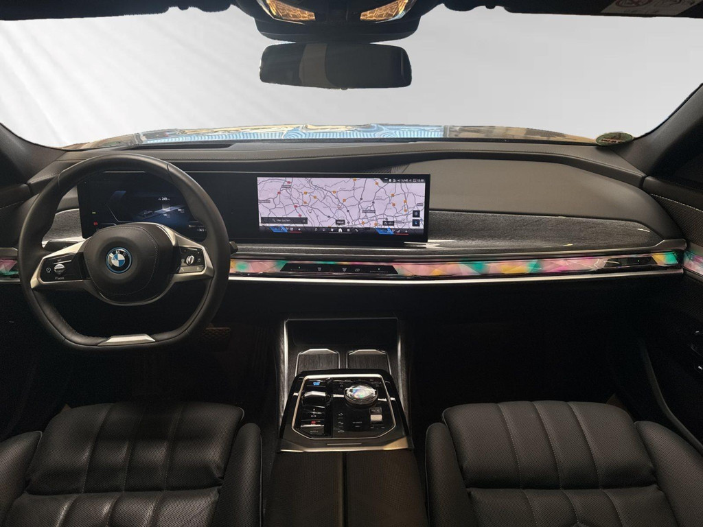 BMW i7