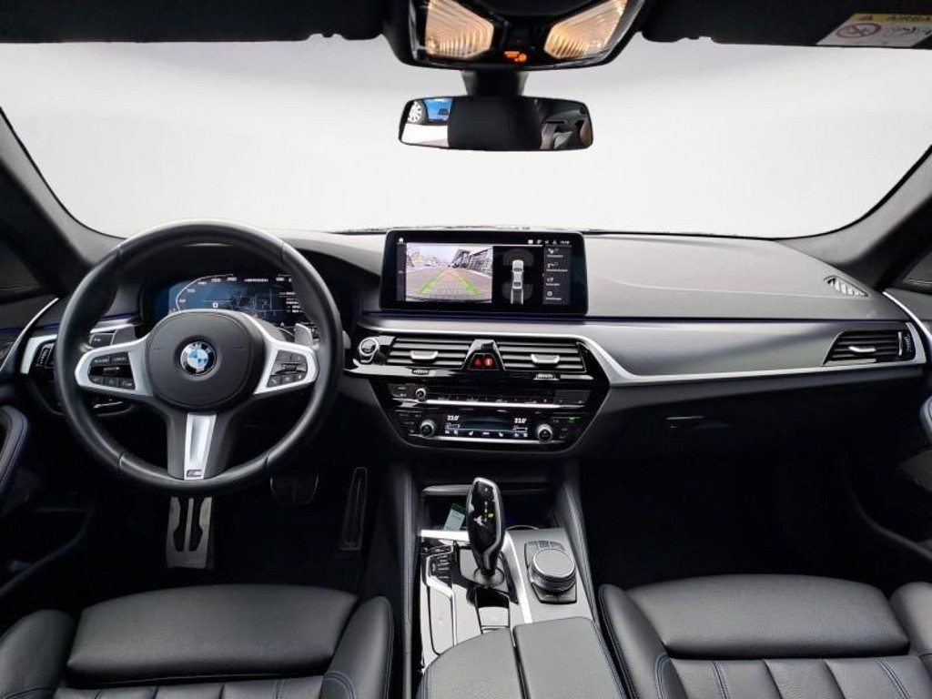 BMW M550