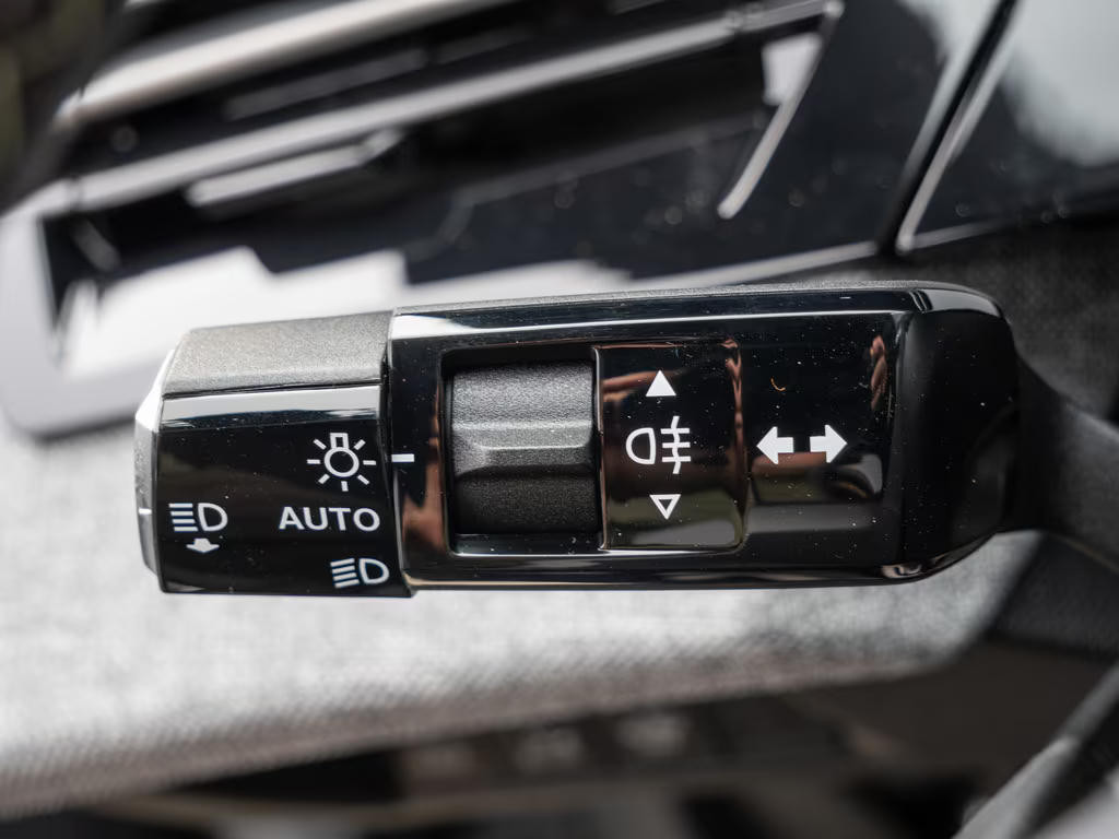 Peugeot E-3008