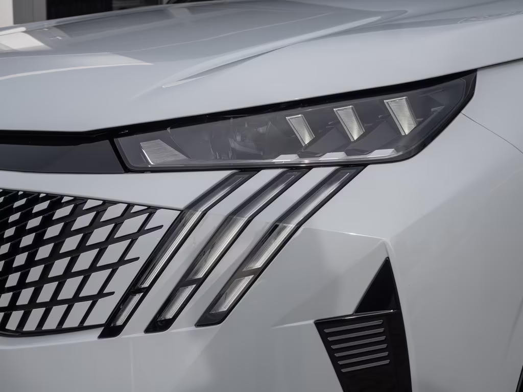 Peugeot E-3008