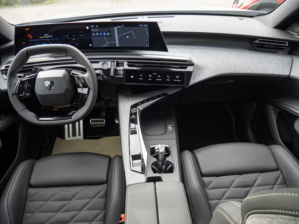 Peugeot E-3008