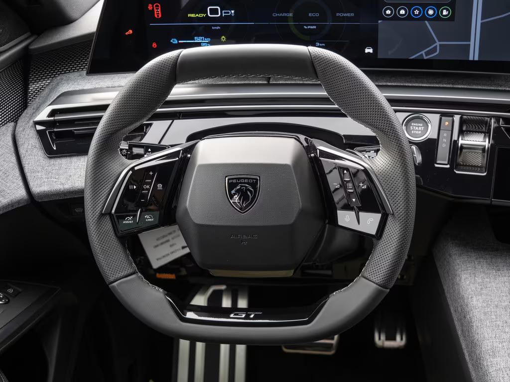 Peugeot E-3008