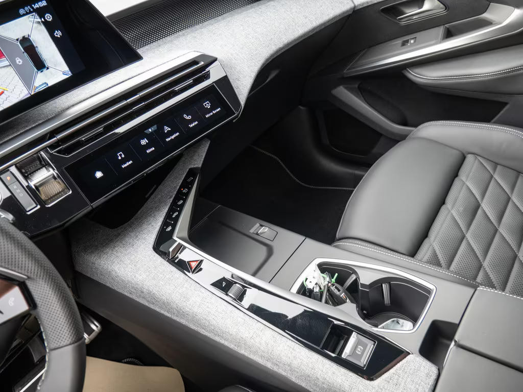 Peugeot E-3008