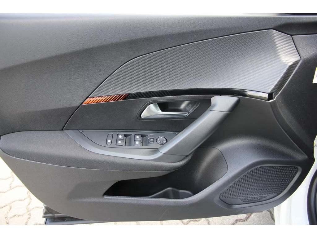 Peugeot e-2008