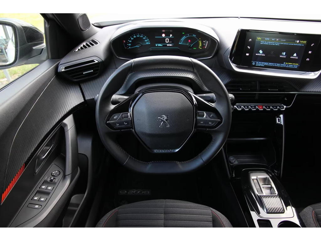 Peugeot e-2008