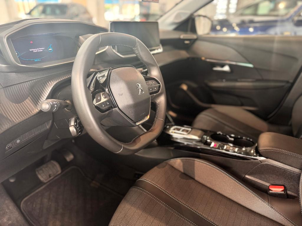 Peugeot e-208