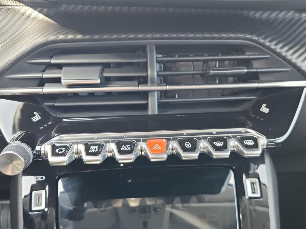 Peugeot e-208