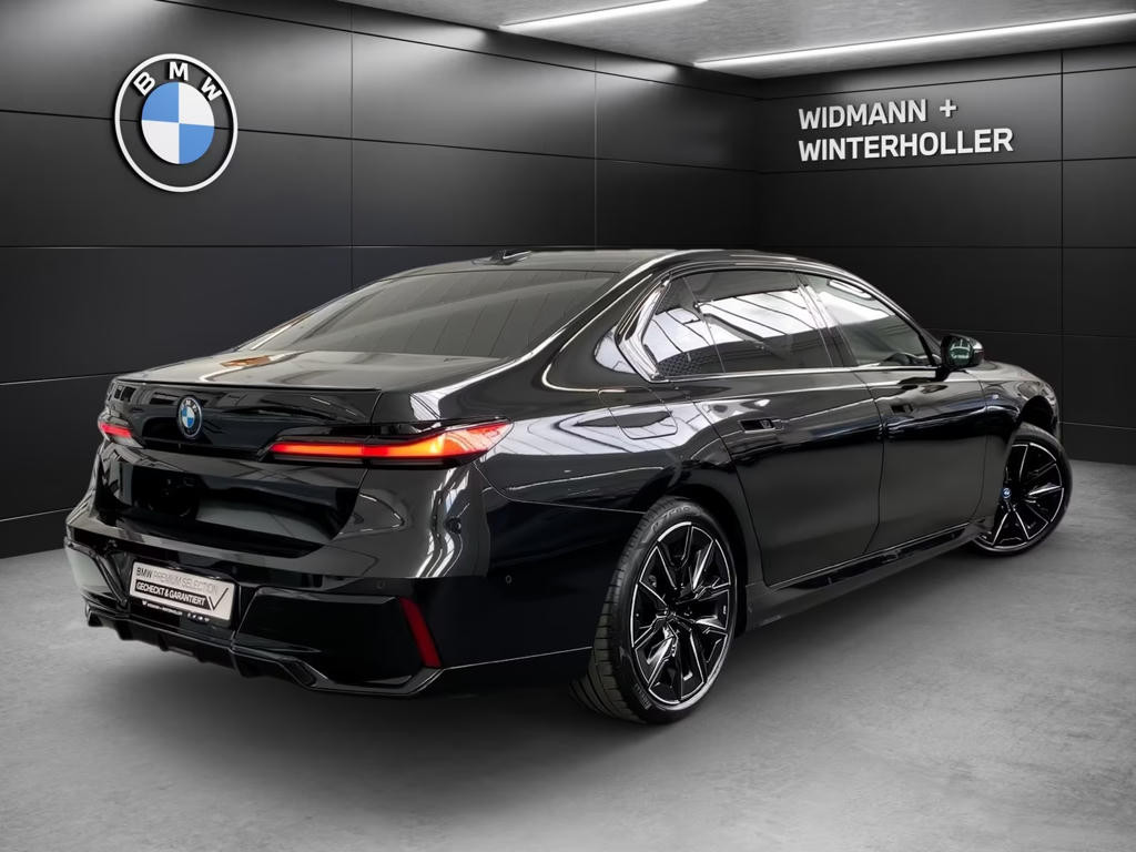BMW i7