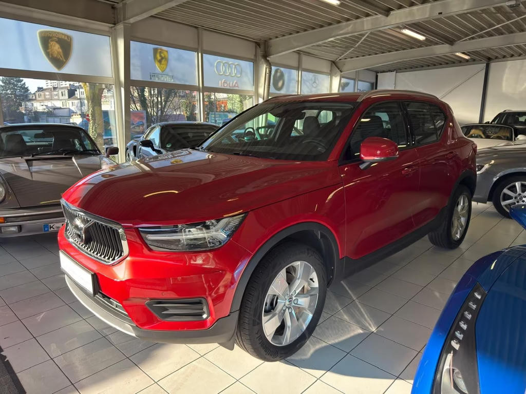 Volvo XC40 Momentum R-Design