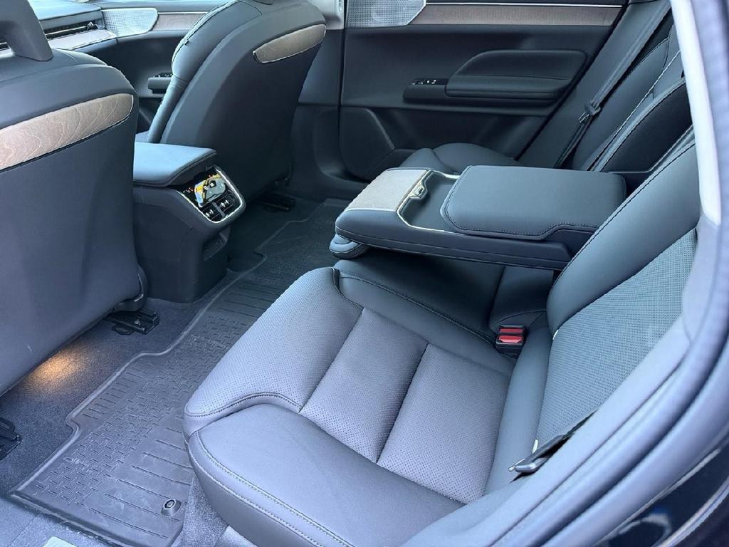 Volvo ES90