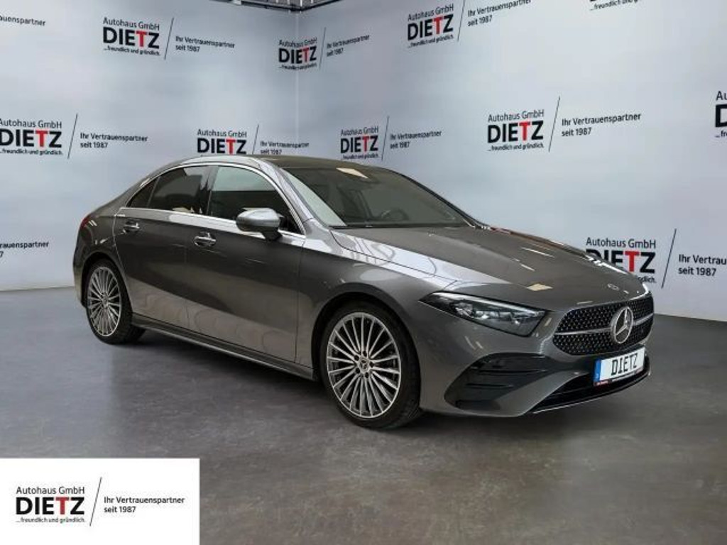 Mercedes-Benz A-Klasse A 220 AMG Line A 220 d