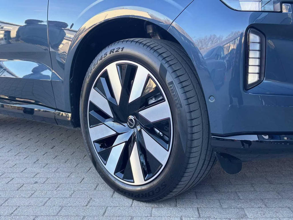 Volvo EX90